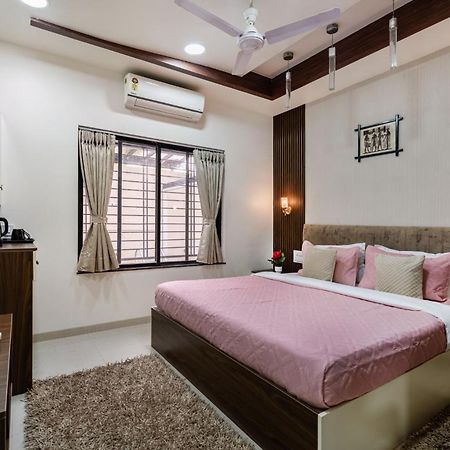 Serenity Meadows With Pool By Veo - Part Of Stayvista Nashik Exteriör bild
