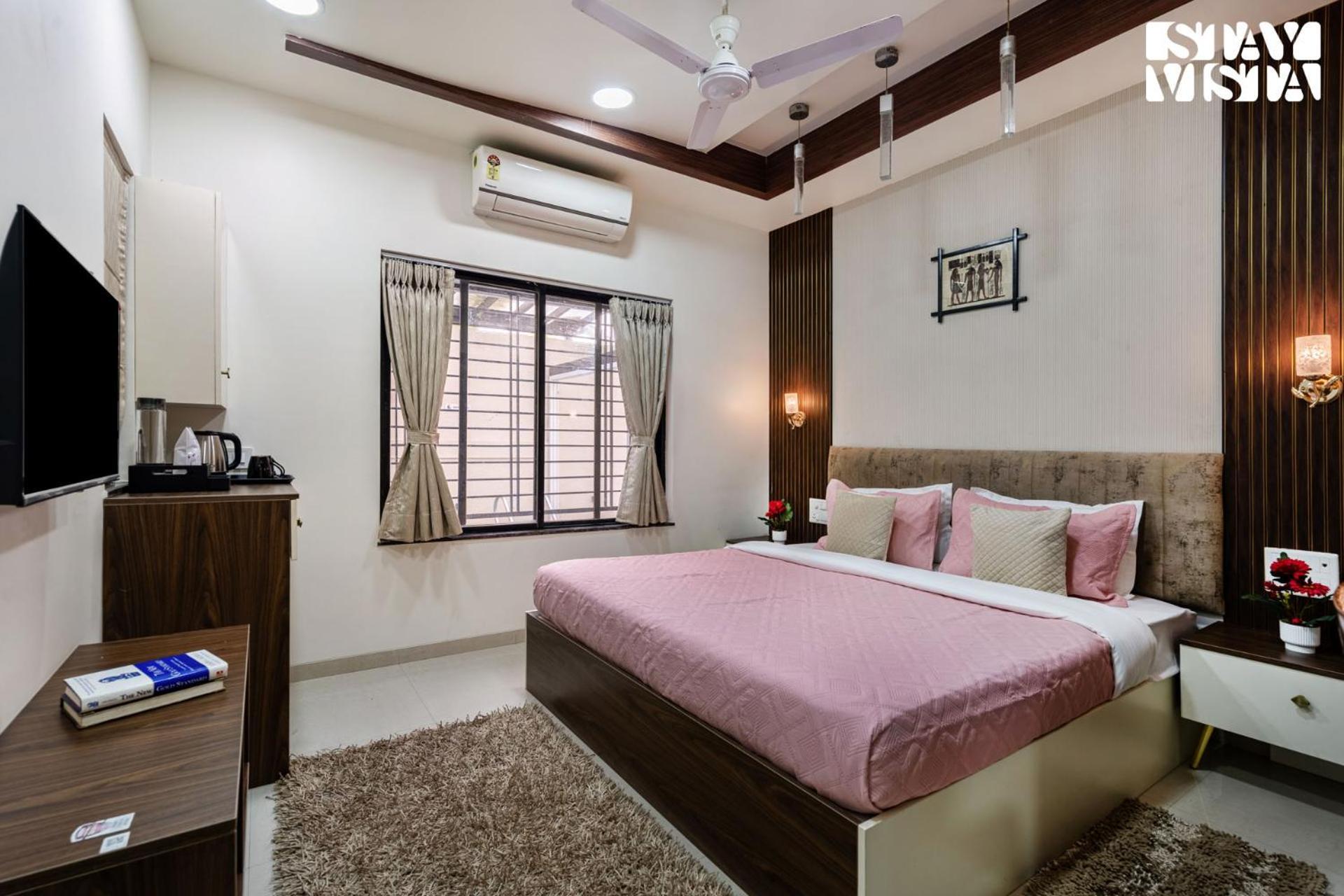 Serenity Meadows With Pool By Veo - Part Of Stayvista Nashik Exteriör bild