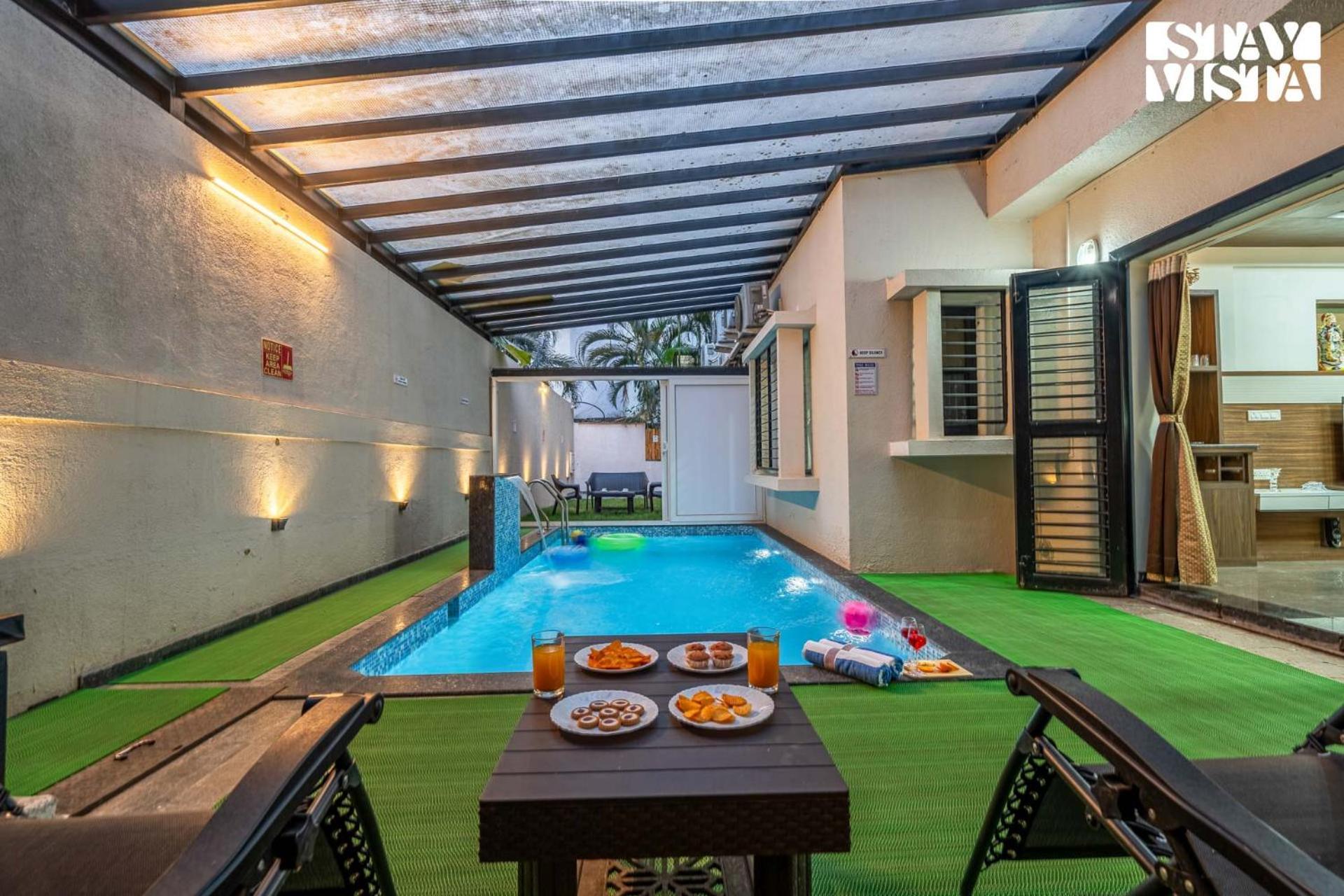Serenity Meadows With Pool By Veo - Part Of Stayvista Nashik Exteriör bild